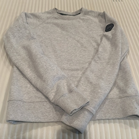 Canada Goose Women's Gray Muskoka Crewneck Black Label Sweater Size XS - Picture 3 of 4